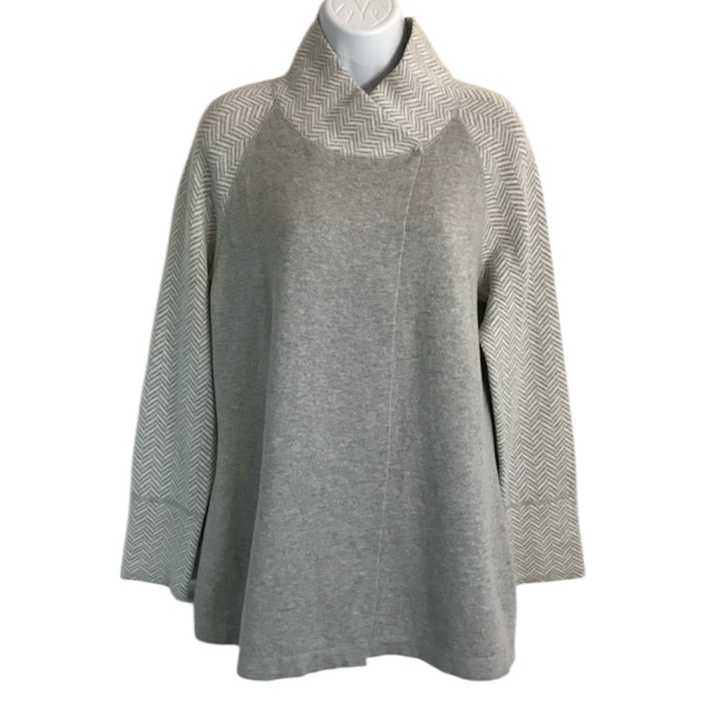 Max Studio Women’s M Heather Gray Chevron Trim Cowl 2-Snap Neck Sweater in EUC